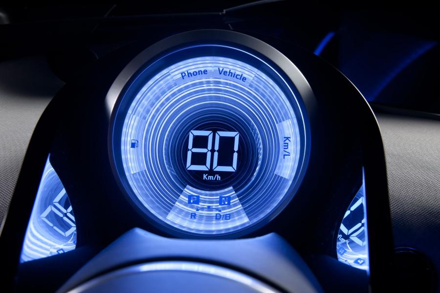  Toyota NS4 Advanced Plug-In Hybrid Concept 2012 года  (фото 27 из 29)